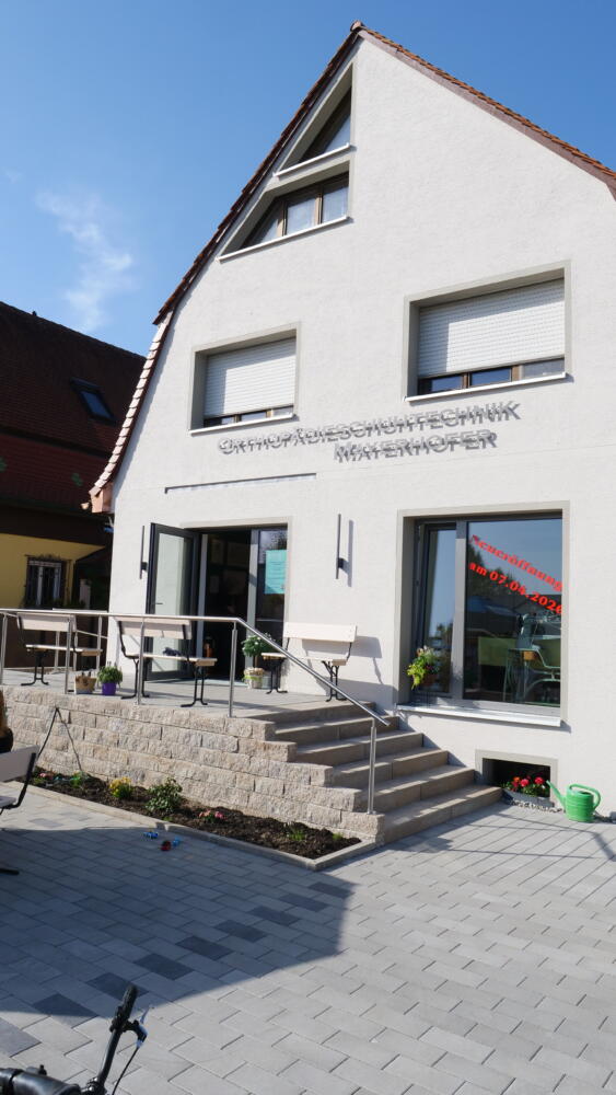 P1366242